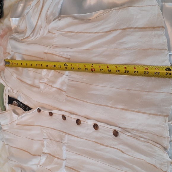 Gold and white long sleeve button down top size XL 100% rayon - Picture 4 of 10